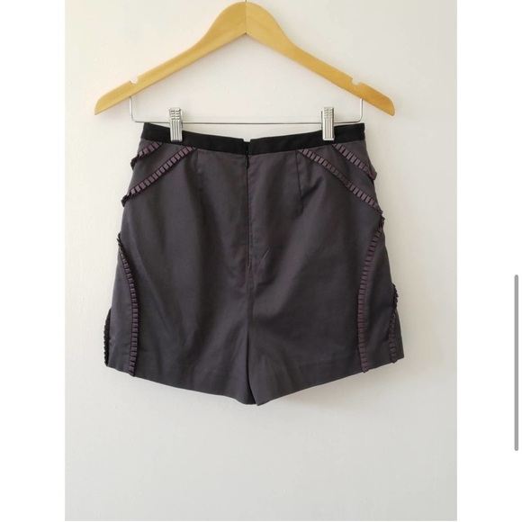 Reiss Cambridge Shorts in High Rise Charcoal Cotton Gray Scalloped Ribbon - Picture 6 of 11